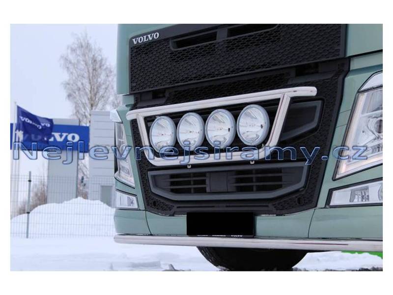 Přední ochranný nerezový rám na přídavná světla pro Volvo